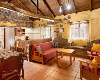 Rural House Pepita the flowers - La Culata - Living room