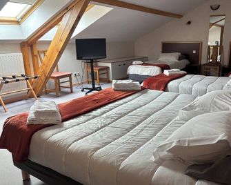 Hôtel les Hirondelles - Orcines