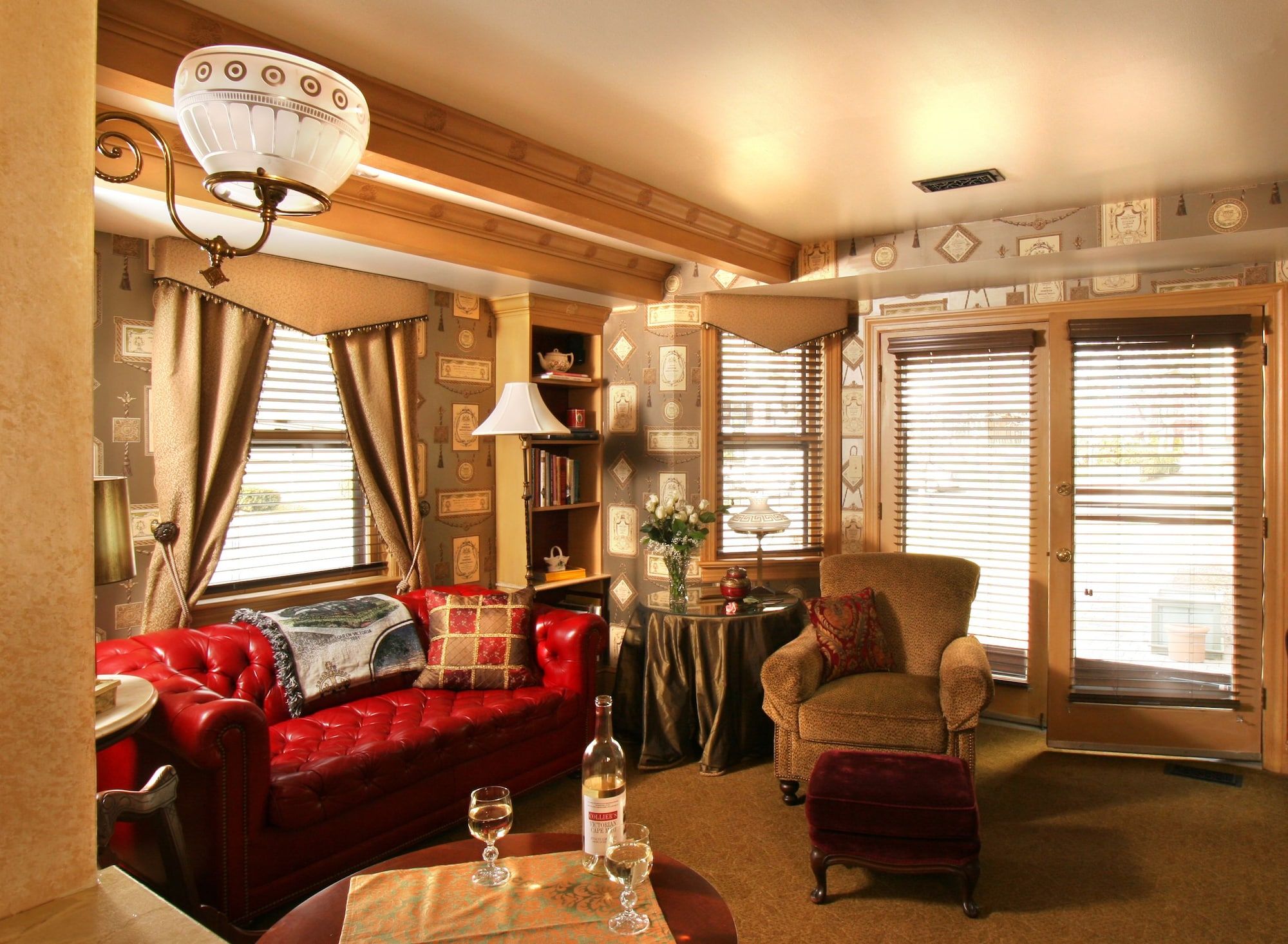 The Queen Victoria - Cape May - Living room