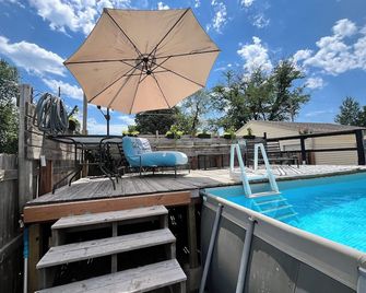 Great for families or corporate travelers. - Omaha - Pool