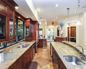5BR Luxury Retreat with Main-Level Pool, Spa & Elevator Steps to the Beach - Captiva - Kitchen