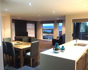 River View House, beautiful river views, free wifi. - Launceston - Essbereich