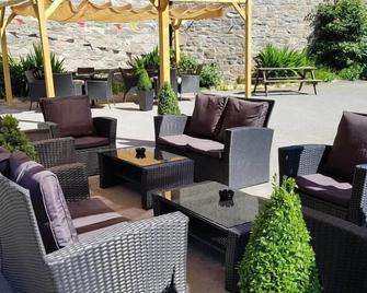 The Lamb and Flag Inn - Rhayader - Patio