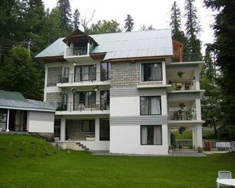 Summer Retreat Hotel - Khānspur - Building