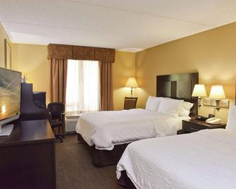Hampton Inn & Suites Alexandria - Alexandria - Bedroom