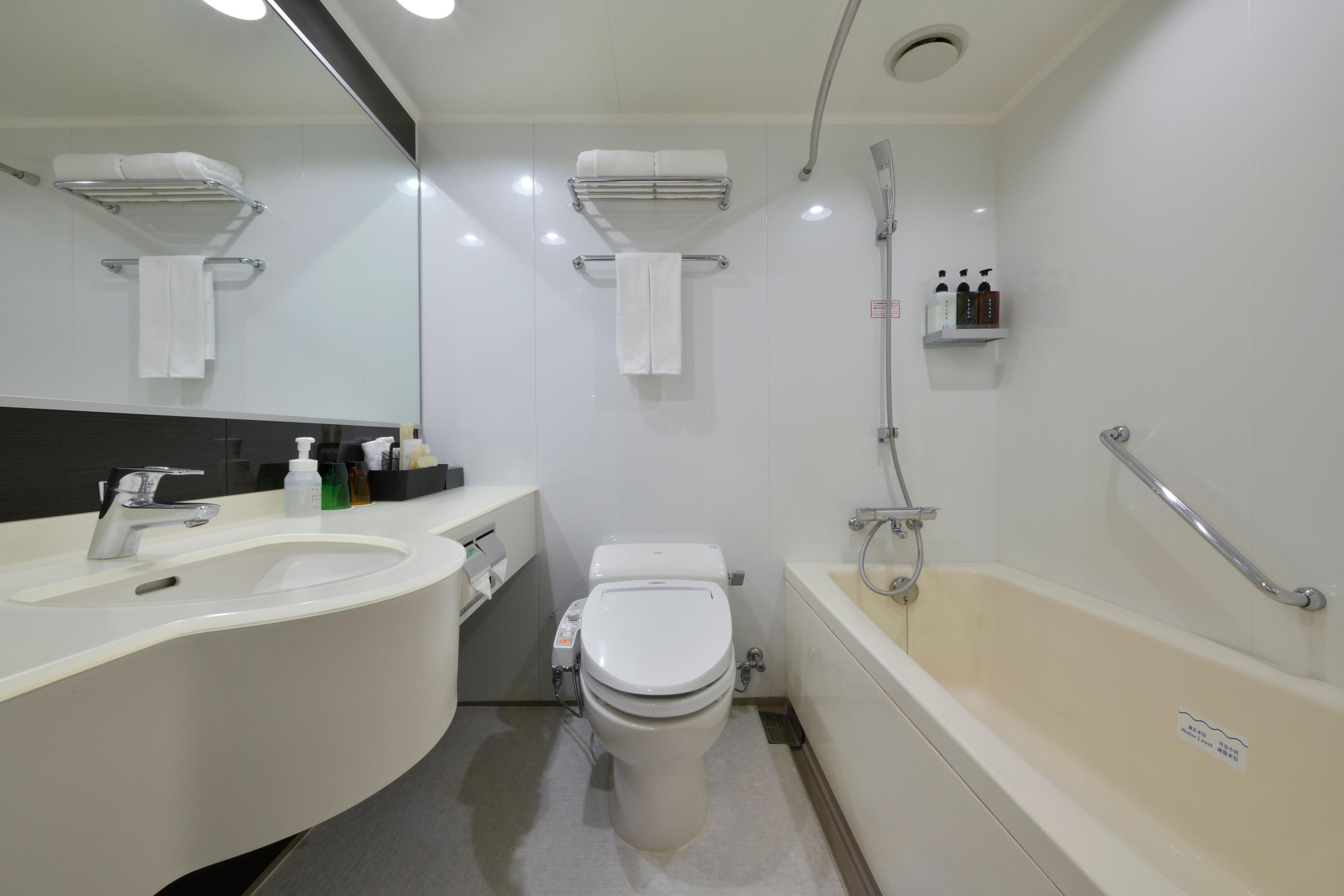 Bathroom view of Hotel Jal City Naha