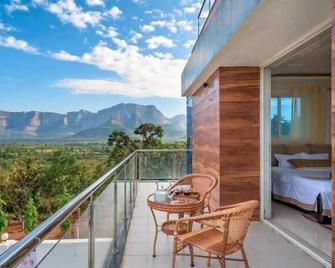 Stay Serene Luxury - Murbād - Balcón