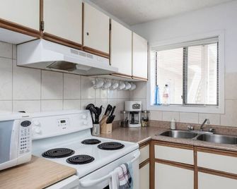 Harrison On The Lake, Walkable to Beach and Village - Harrison Hot Springs - Kitchen