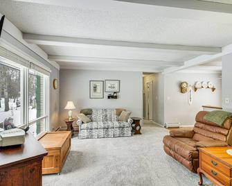 Waterfront Home with Dock and Fire Pit in Pine River - Pine River - Living room