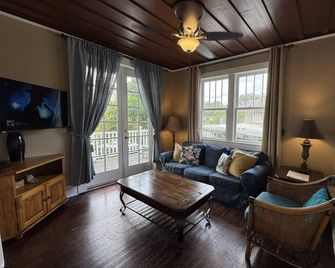 Park Place Inn and Cottages - Sanford - Sala de estar