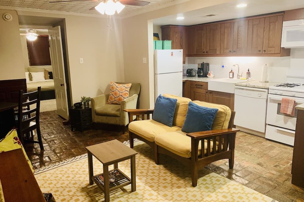Cozy Capitol Hill Garden Apartment, Behind Capitol - واشنطن د.ك. - غرفة معيشة