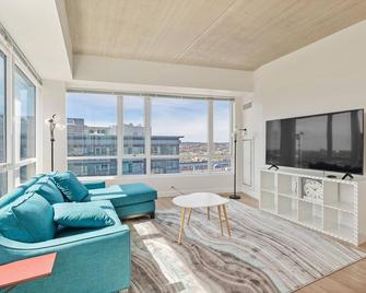 Boston Executive Quarters Mystic River edition - Somerville - Living room