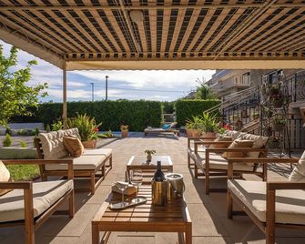 Storge Boutique Bed & Breakfast - Omiš - Innenhof