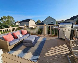 Huge House 10 Mins From Psu Campus + Private Deck! - State College - Balcony