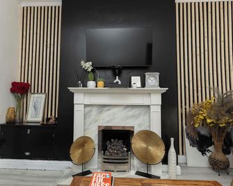 Charming Victorian Retreat 4BR House in Central Manchester - Manchester