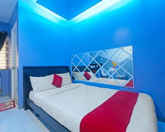 OYO 896 Silverio Suites - Parañaque - Slaapkamer