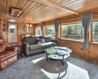 Beautiful location on Little Star Lake and the 10 lake Manitowish Chain - Manitowish Waters - Living room
