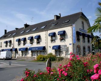 Brit Hotel Essentiel Pontivy Robic - Pontivy - Building