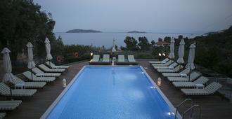 Irida Aegean View - Thị trấn Skiathos - Bể bơi