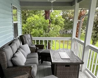 Homosassa River Camp - Waterfront Retreat on the Main River - Homosassa - Balcón