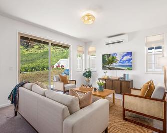 Alaula by AvantStay Gated Security Home w Valley Ocean Views - Waianae - Pokój dzienny