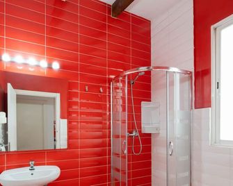 Purple Nest Hostel - ולנסיה - חדר רחצה