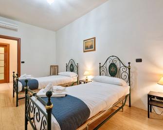 Roomy Apartment Borgo San Paolo - Torino - Camera da letto