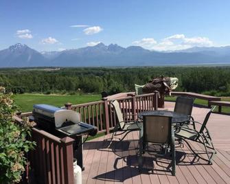 Pioneer Ridge Bed & Breakfast Inn - Wasilla - Balkon