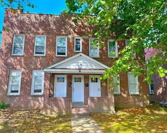 Cozy Walk up King Bed fast WiFi - Wilmington - Building