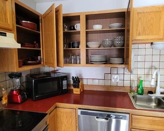 Entire Townhouse 1 Car Garage +Jacuzzi - West Wendover - Kitchen