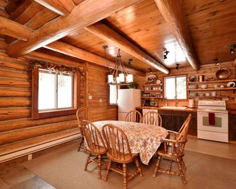 Newly Restored Cabin with Views of The Rocky Mountains in Bozeman, Montana - Bozeman - Dining room