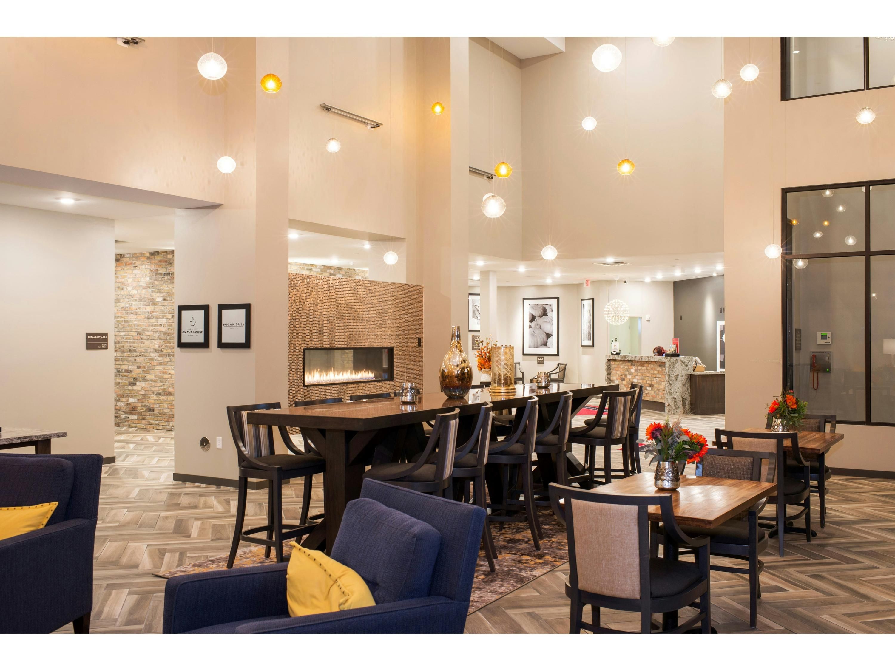 Hampton Inn & Suites Minneapolis University Area thumbnail 3