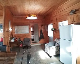Gallatin River Cabin Between Bozeman And Big Sky. - Bozeman - Living room