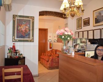 Hotel Dalmazia - Florence - Front desk