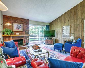 Carbondale Condo with Balcony and On-Site Fly Fishing! - Carbondale - Living room