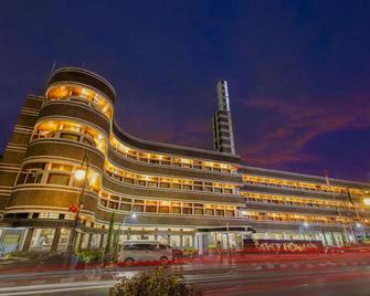 Hotel Savoy Homann - Bandung - Gebäude