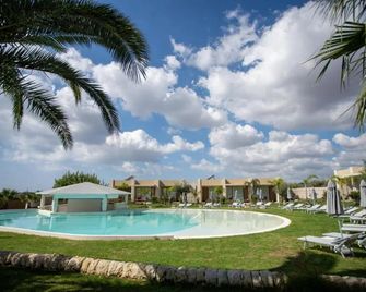 Cambiocavallo Resort - מודיקה - בריכה