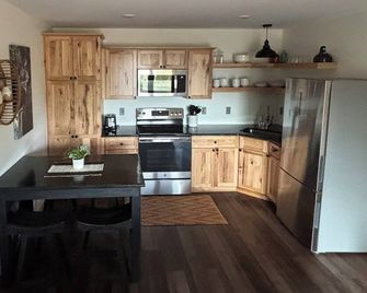 Forest Bathing. Lake Superior Views. Charming 1 bedroom apartment. - Tofte - Keuken