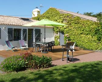 Cottage of character on the doors of the Vendée islands - 2 bedrooms (linen provided) - Bouin - Patio