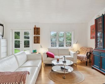 Nice home in Slagelse with kitchen - Slagelse - Вітальня