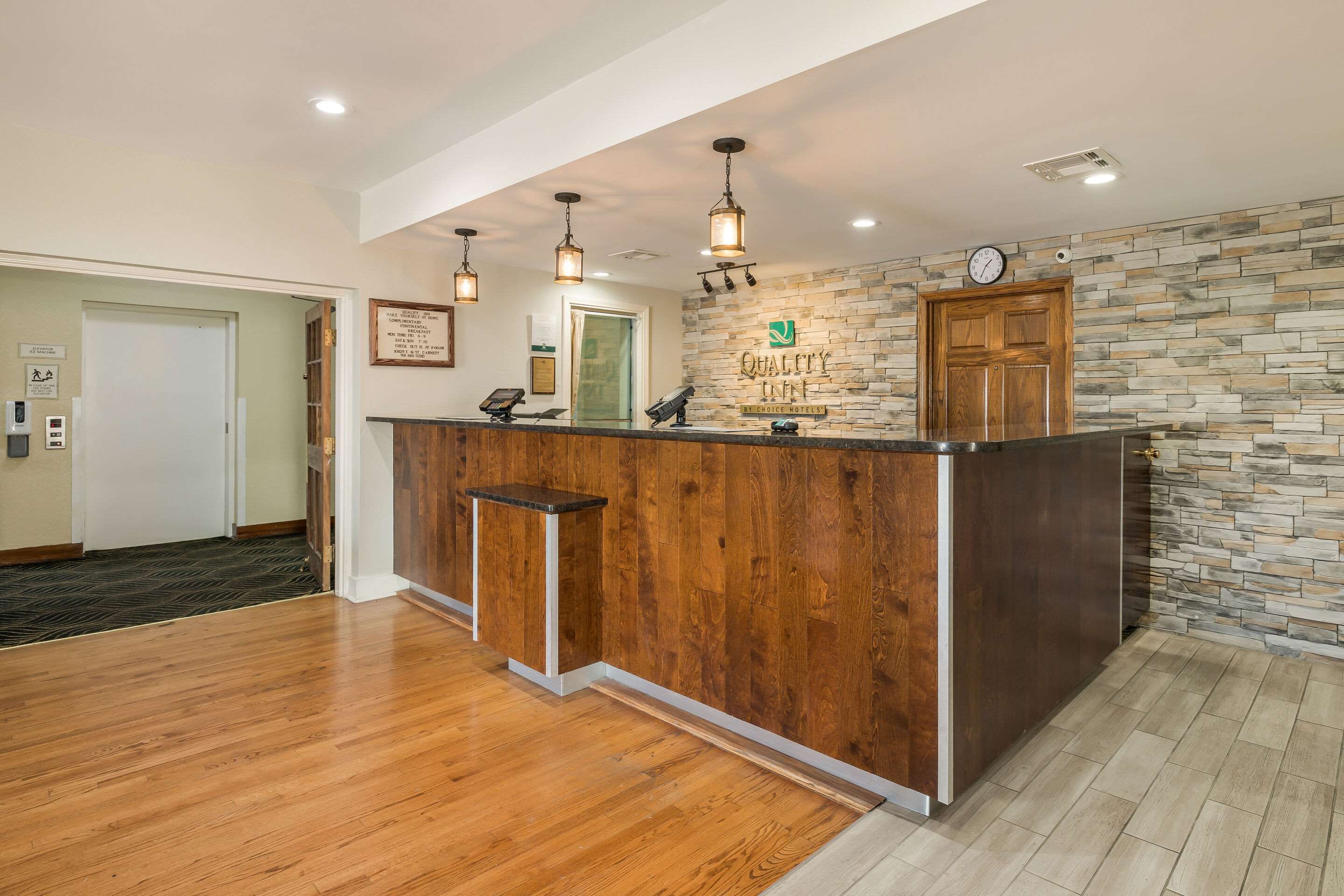 Front desk view of Quality Inn Tulsa Central