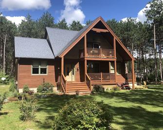 Red Pines Lodge near Wisconsin Dells - Adams - Building