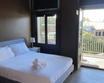 Glengarry Castle Hotel - Sydney