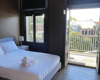 Glengarry Castle Hotel - סידני