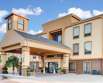Comfort Inn Corsicana East - Corsicana - Building