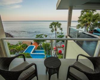 آيمد دريم إيبوس بيتش كلوب - Abang - شرفة