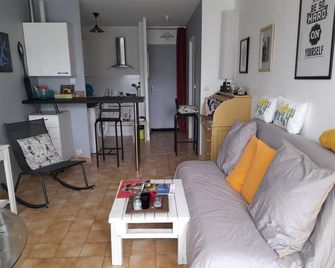 F1 véranda jardinet en résidence front de mer - Bernières-sur-Mer - Salon