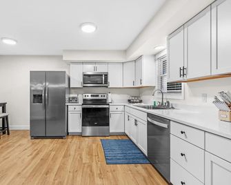Charming 4-bedroom house in Radcliff near Fort Knox - Radcliff - Kuchyň