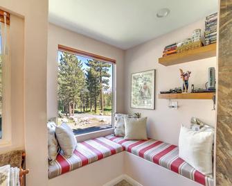 Mammoth Lakes Condo with Community Pool and Hot Tub! - Mammoth Lakes - Stue