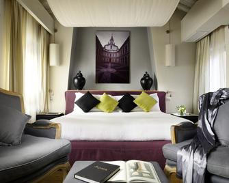 Mario De' Fiori 37 - Rome - Bedroom